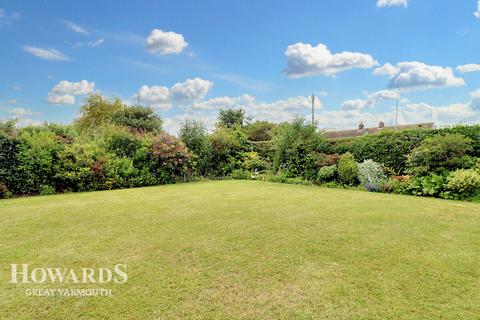 4 bedroom detached bungalow for sale, Ormesby Road, Caister-on-Sea