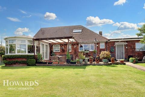 4 bedroom detached bungalow for sale, Ormesby Road, Caister-on-Sea