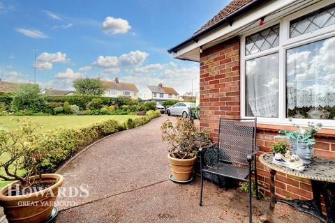 4 bedroom detached bungalow for sale, Ormesby Road, Caister-on-Sea