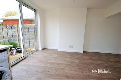 3 bedroom terraced house to rent, West Ewell KT19