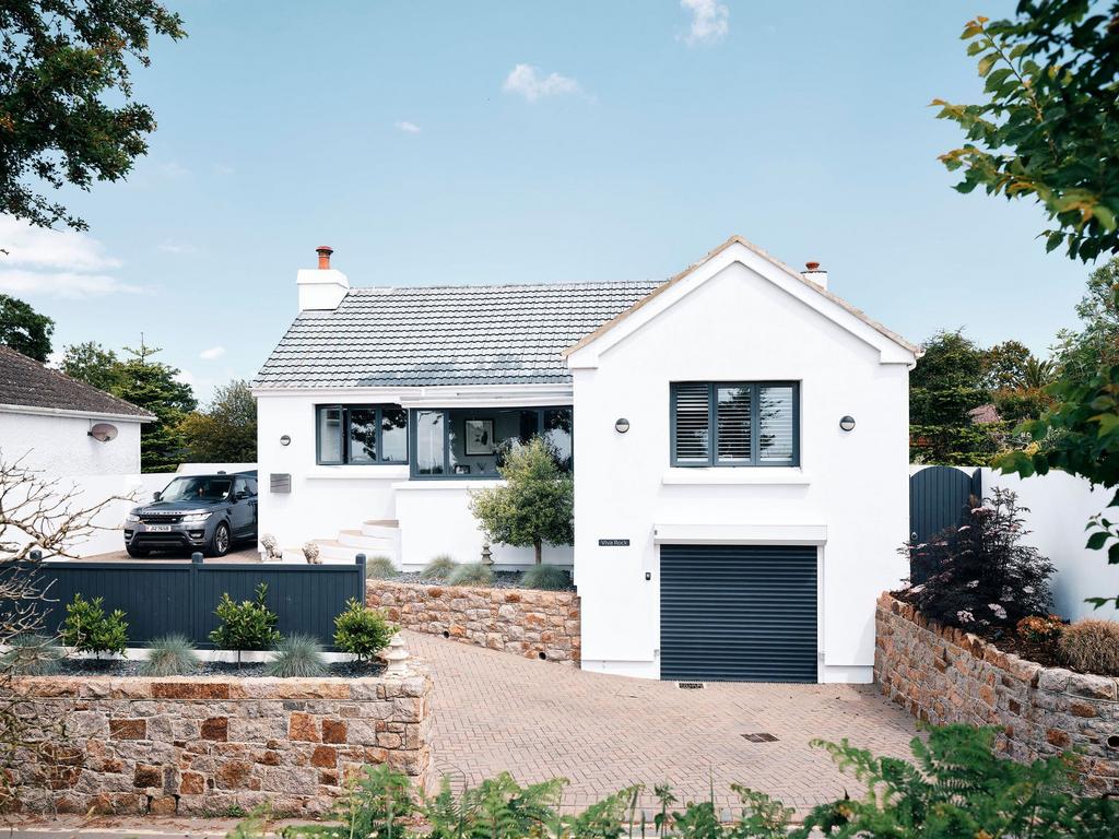 La Rue De St. Clement, Jersey JE3 3 bed detached bungalow for sale £