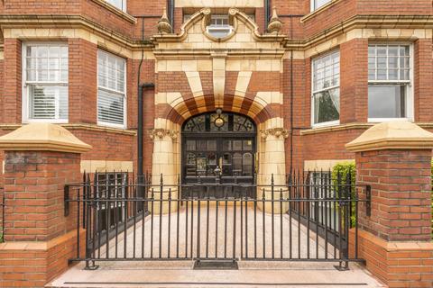 3 bedroom flat for sale, Kenilworth Court, Lower Richmond Road, London