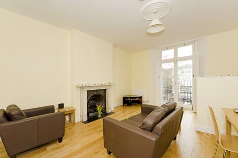 2 bedroom flat for sale, Camden Road, London