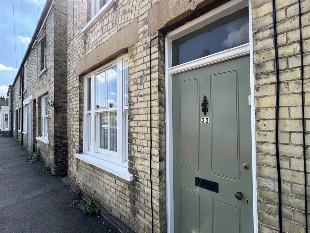 Alpha Terrace, Trumpington... 2 bed terraced house £1,750 pcm (£404 pw)