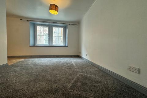 2 bedroom flat to rent, High Street, Jedburgh, TD8