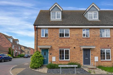 3 bedroom townhouse for sale, Fontwell Park Drive, Bourne, PE10