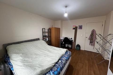 1 bedroom in a flat share to rent, Beldam Way, Hounslow TW3