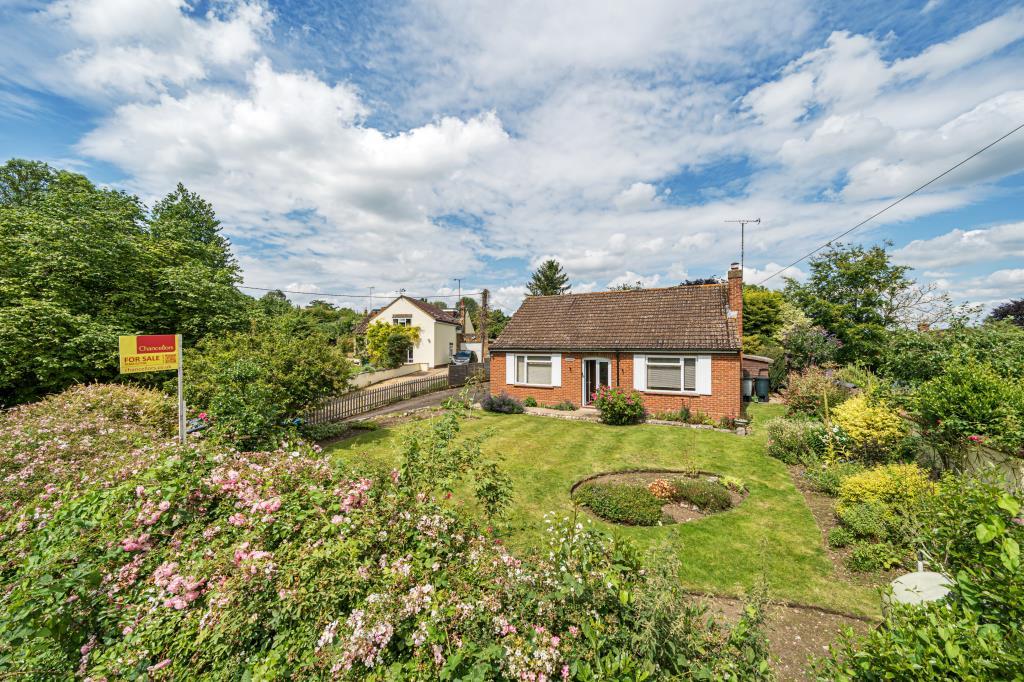 Chearsley, Buckinghamshire, HP18 4 bed detached bungalow for sale £