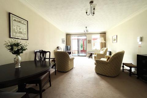 2 bedroom retirement property for sale, Arnoldfield Court, Gonerby Hill Foot, Grantham, NG31