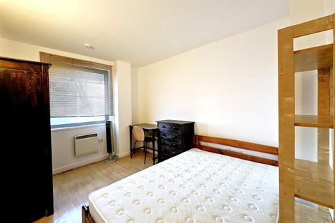 2 bedroom flat to rent, London SE13