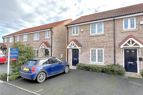 3 bedroom end of terrace house to rent, Picton Close, Yarm