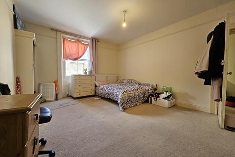 2 bedroom ground floor flat to rent, SHAFTESBURY, High Street