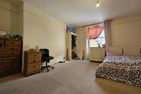 2 bedroom ground floor flat to rent, SHAFTESBURY, High Street