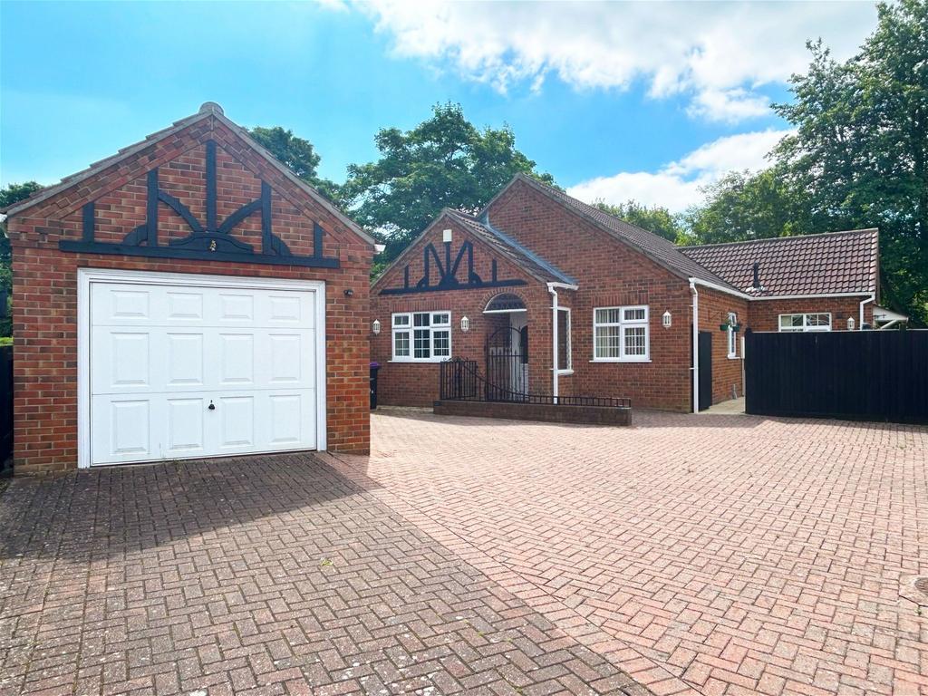 The Belfry, Wentworth Close... 3 bed detached bungalow for sale £300,000