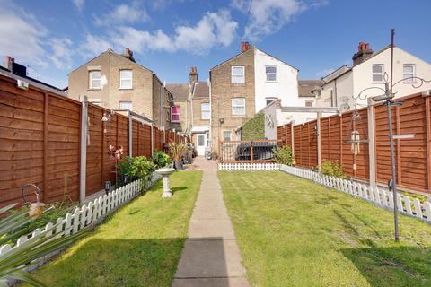 4 bedroom terraced house for sale, Pelham Road, Gravesend, DA11