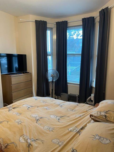 Spacious Ensuite Room in Shared House