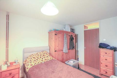1 bedroom terraced house to rent, Walsingham Avenue, Kettering