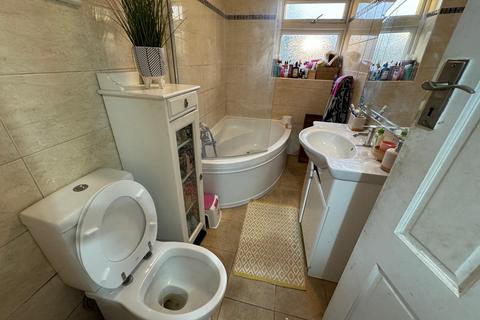 3 bedroom house to rent, Fuller Road, Dagenham RM8