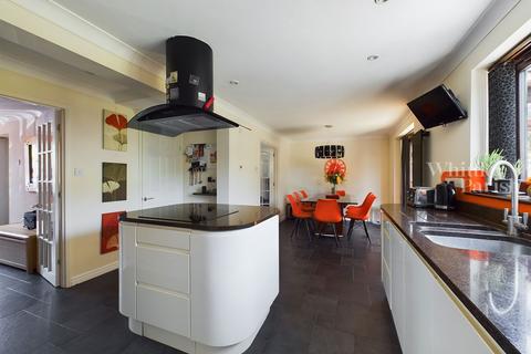 7 Alexander Close, Long Stratton, Norwich, NR15 2RJ