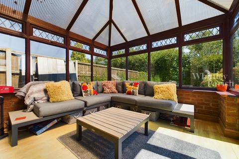7 Alexander Close, Long Stratton, Norwich, NR15 2RJ