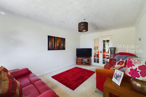 7 Alexander Close, Long Stratton, Norwich, NR15 2RJ