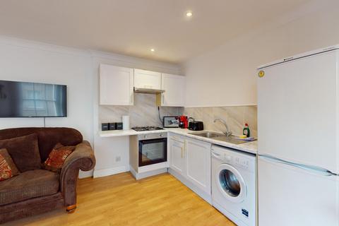 2 bedroom flat to rent, 4-7 Voltaire Road, London, SW4