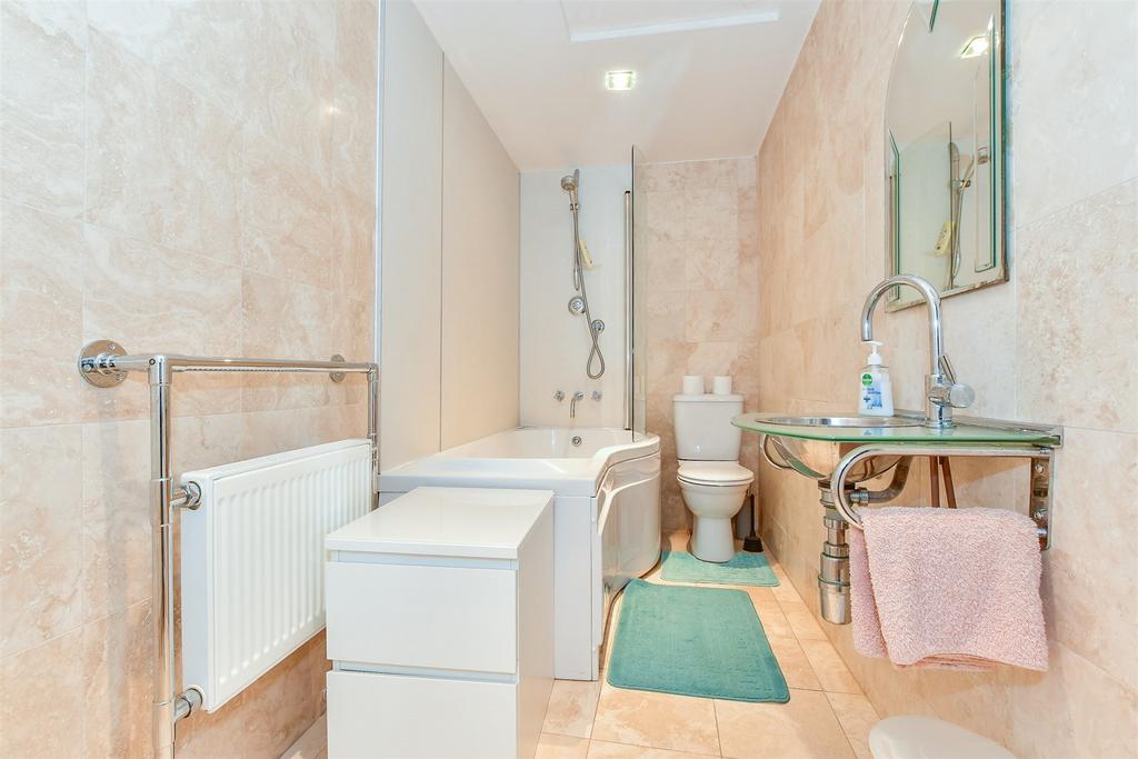 En Suite Bathroom