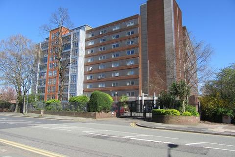 Studio to rent, Seymour Grove, Manchester. M16 0NB
