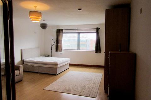 Studio to rent, Seymour Grove, Manchester. M16 0NB