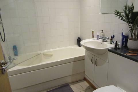Studio to rent, Seymour Grove, Manchester. M16 0NB