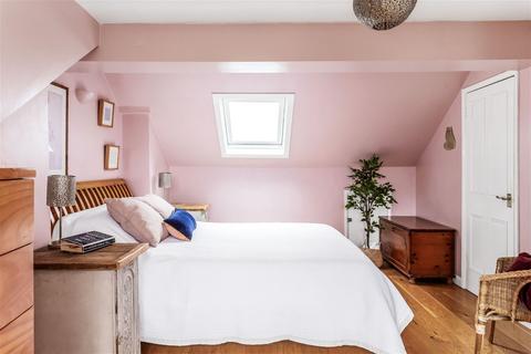 37 Montem Road, New Malden, KT3 3QU