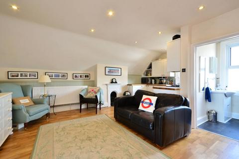 2 bedroom flat to rent, Ritherdon Road, Heaver Estate, London, SW17