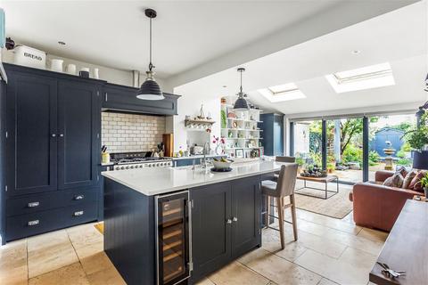 20 Mount Road, New Malden, KT3 3JU