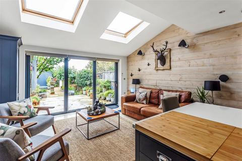 20 Mount Road, New Malden, KT3 3JU