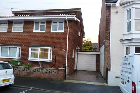 3 bedroom semi-detached house to rent, Windsor Road, Portsmouth PO6