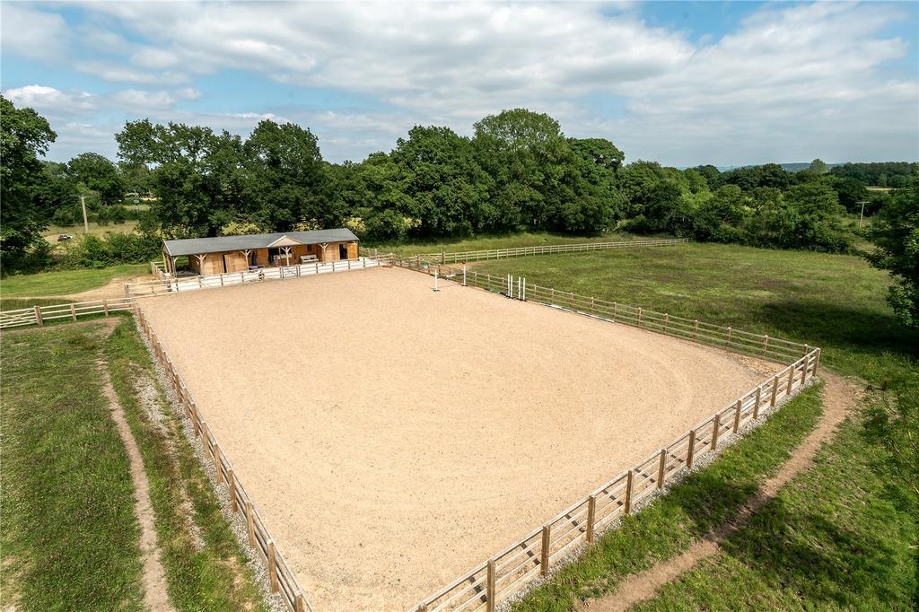 Manege & Stables