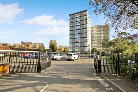 2 bedroom apartment for sale, Denham Lodge, Uxbridge