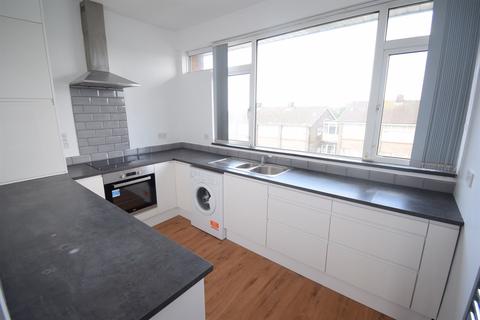 2 bedroom flat to rent, Kennerleigh Road, Cardiff