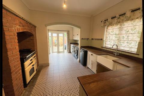 4 bedroom terraced house for sale, Victoria Street, Newark, Nottinghamshire, NG24