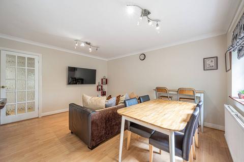 2 bedroom flat to rent, HENRY ROAD, Barnet, EN4