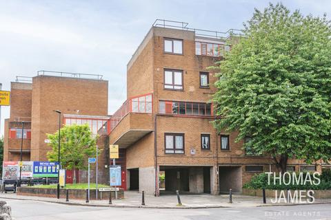 3 bedroom flat for sale, The Sandlings, London