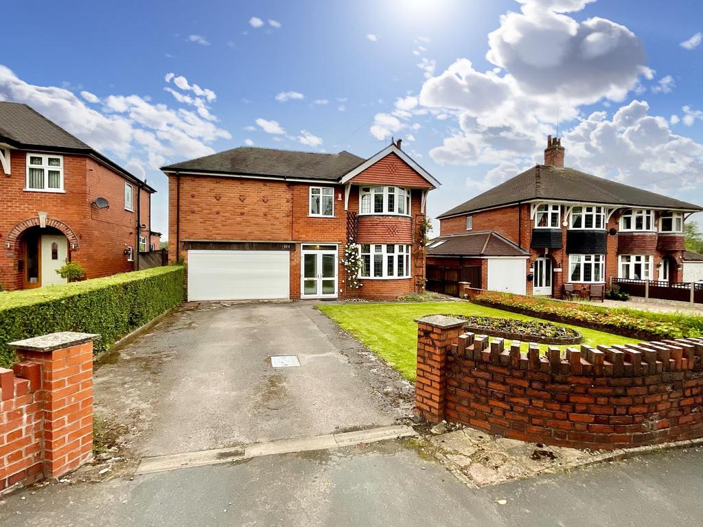 Uttoxeter Road, Blythe Bridge, ST11 4 bed detached house for sale £