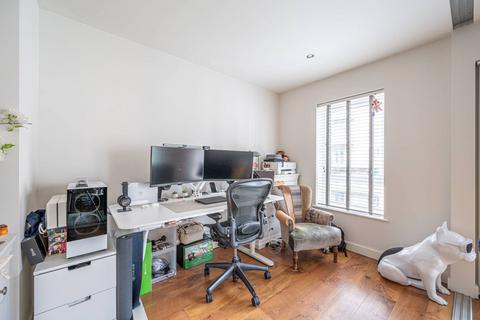 Flat 28, Emerald House, 2 Commander Avenue, London, NW9 5ZH