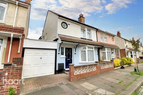 4 bedroom semi-detached house for sale, Myrtle Road, Bedford