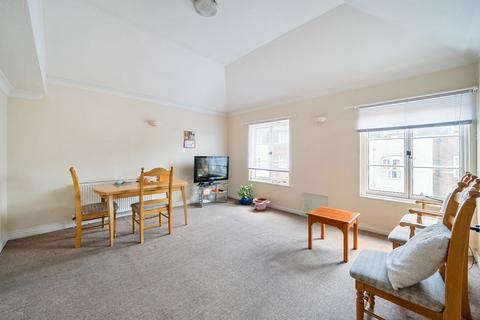 2 bedroom apartment for sale, Richmond Road, Regis House Richmond Road, PO21