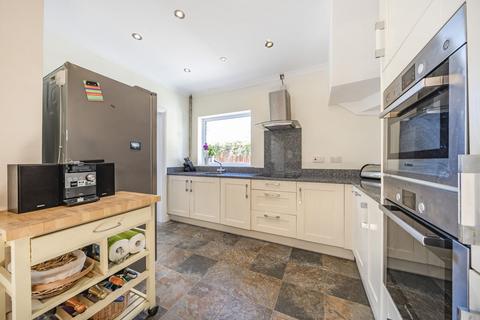 77 Hampermill Lane, Watford, WD19 4NT