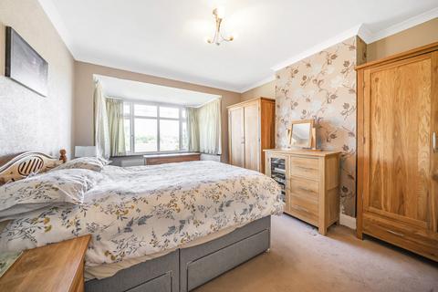 77 Hampermill Lane, Watford, WD19 4NT