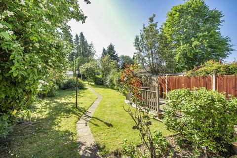 77 Hampermill Lane, Watford, WD19 4NT