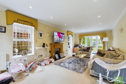 5 bedroom detached house to rent, Durham Drive, Deepcut, Camberley, Surrey, GU16