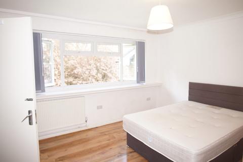 3 bedroom maisonette to rent, Impressive 3 bedrooms maisonette available to rent in Stanmore Ha7